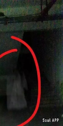 男寝闹鬼?这张图可以吓我好久了