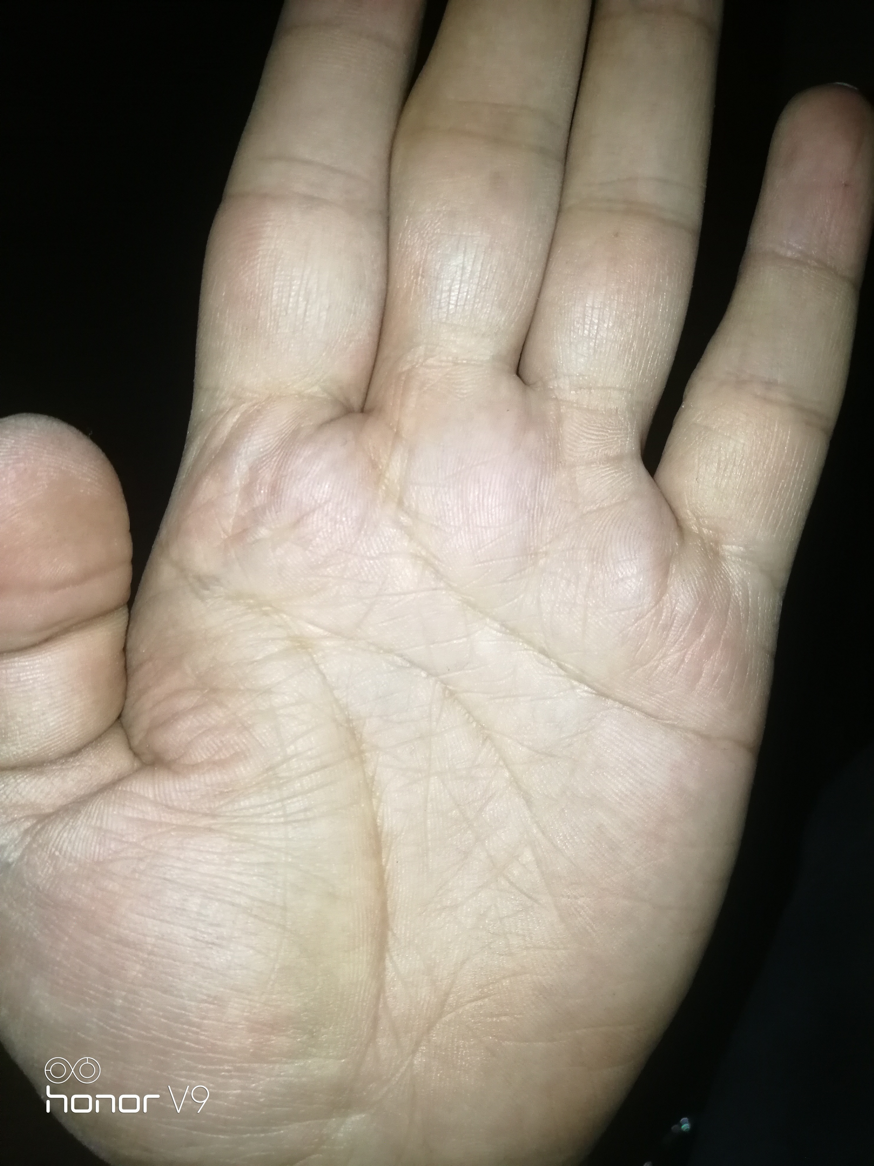 有真会看的吗?帮忙看下手相