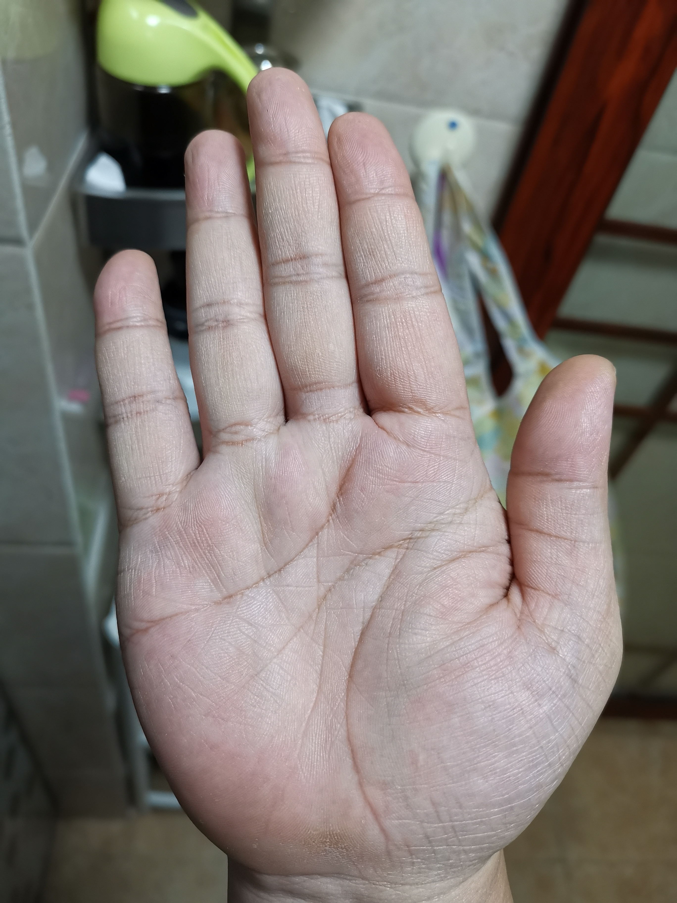 求大师看个手相,主看婚姻