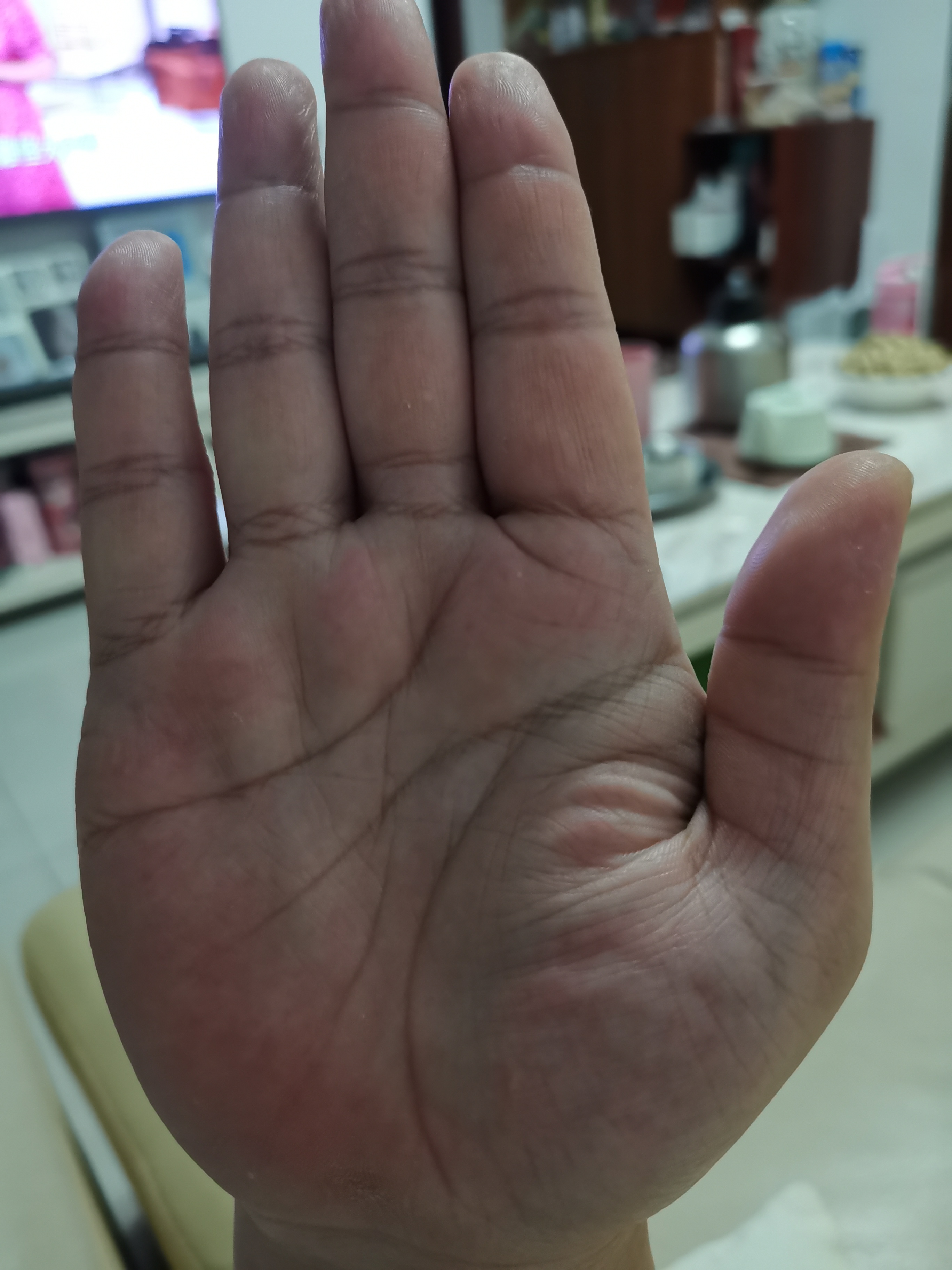 求大师看个手相,主看婚姻