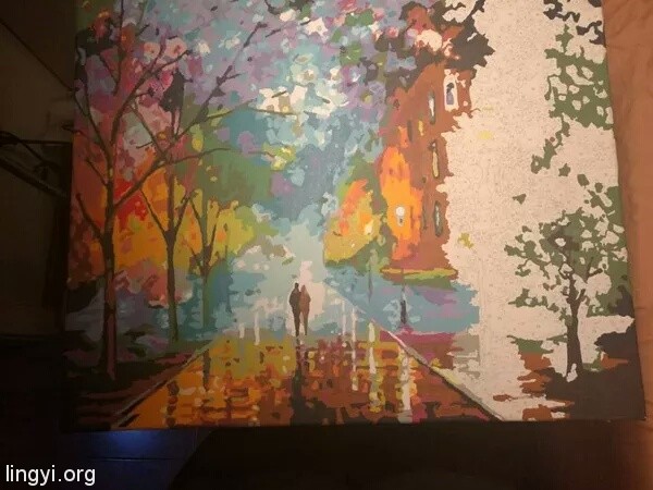 房间的挂画三番两次的自己掉了下来......