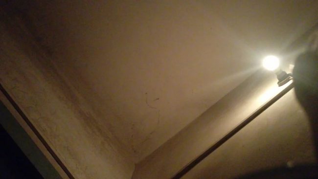 洗澡时手机自己连拍,绝对真实,附上灵异照片