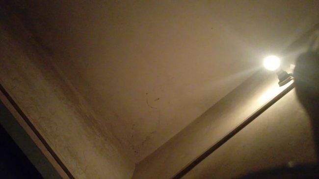 洗澡时手机自己连拍,绝对真实,附上灵异照片