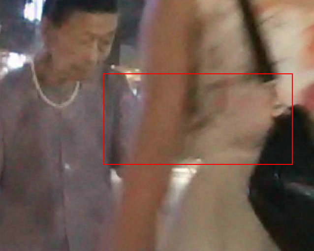 怪阿婆在镜头下消失