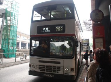 离墓群不到100米的露营活动