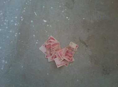 因为捡了地上的“鬼钱”,结果遭遇了惨祸!