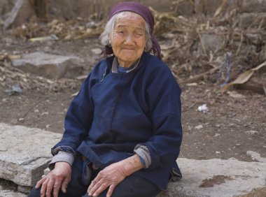 这两件事,刚读开头,感觉一股风……