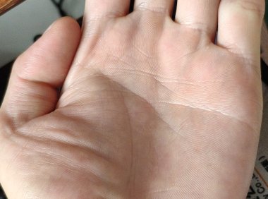 大师能帮我看看手相吗?男左女右,本人是男。近期才知道这个网站!