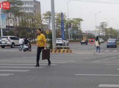 一辆怪异车