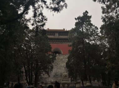 明十三陵-定陵(清明遇奇事)