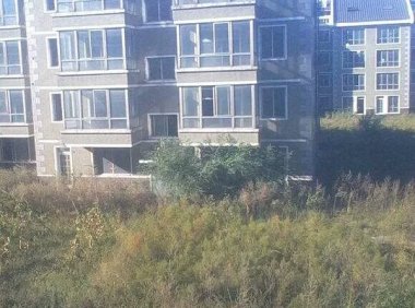 租房遇到灵异事件,刚住进去时发现一个女人卫生巾化的符,晚上看到一个人坐在屋里的凳子上