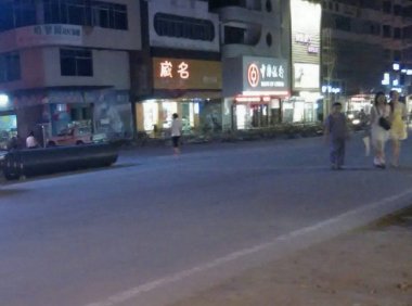 怪阿婆在镜头下消失
